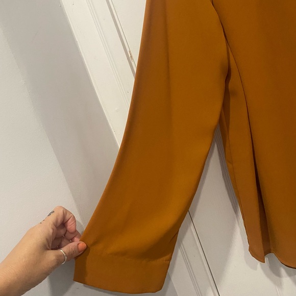 NWT Elegant Rust color blouse - Picture 5 of 7